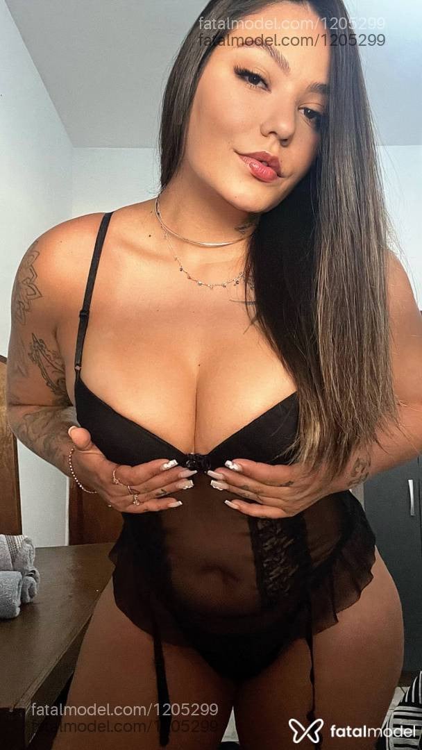 Acompanhante mulher com cabelo castanho de olhos castanhos - Liz Leblanc