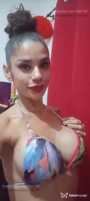 Acompanhante mulher morena (o) de olhos castanhos em Araruama Acompanhante mulher morena (o) de olhos castanhos em Araruama - Alê Morena