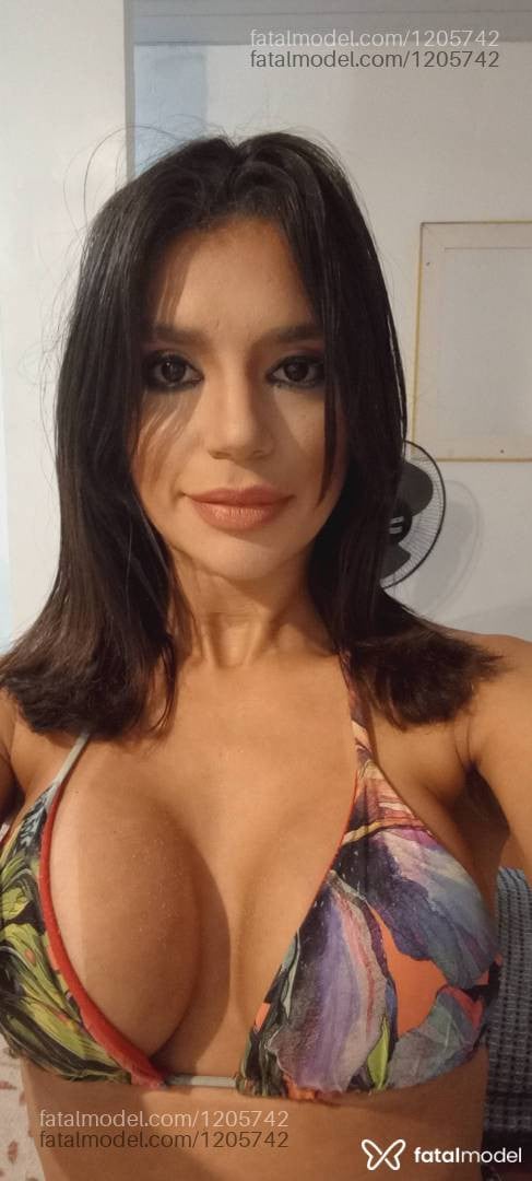Acompanhante mulher morena (o) de olhos castanhos - Alê Morena