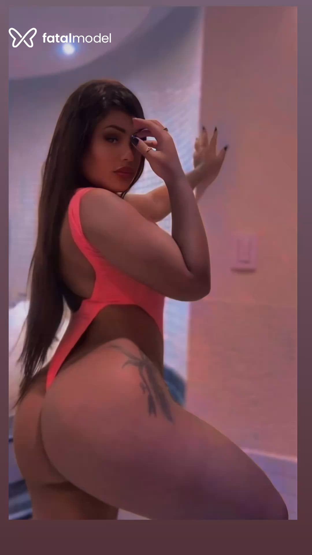 Acompanhante mulher com cabelo castanho de olhos castanhos - Fernanda Avilla