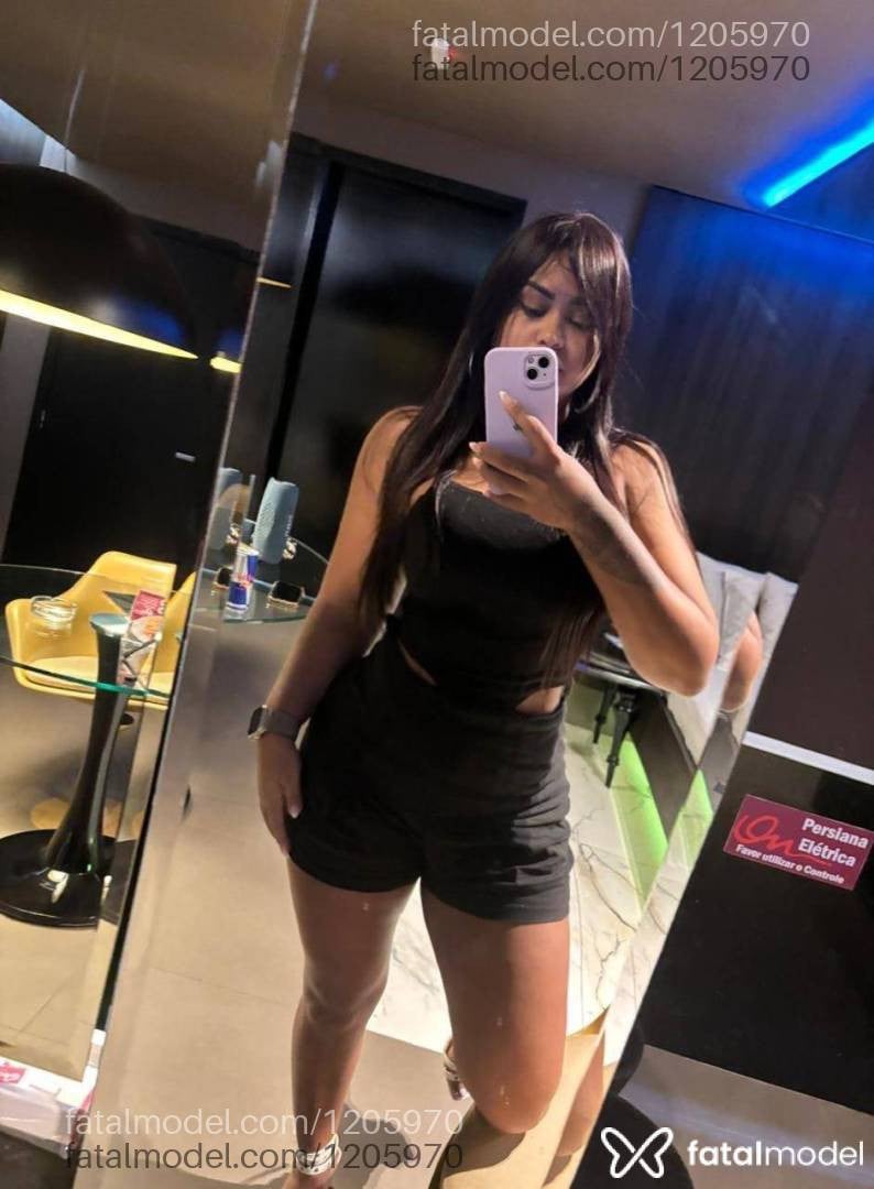 Acompanhante mulher com cabelo castanho de olhos castanhos - Fernanda Avilla