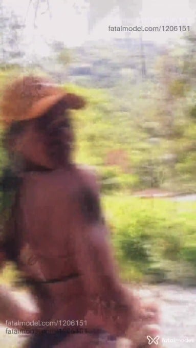 Acompanhante travesti morena (o) de olhos castanhos em Macaé Acompanhante travesti morena (o) de olhos castanhos em Macaé - Jumenta
