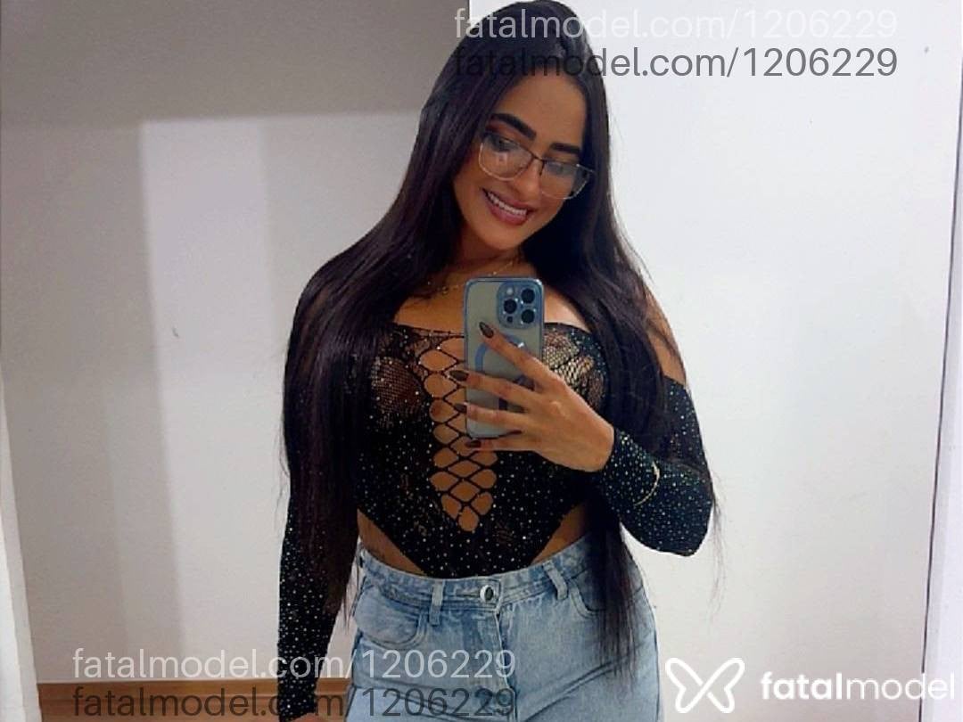 Acompanhante mulher morena (o) de olhos castanhos - Iara Ally