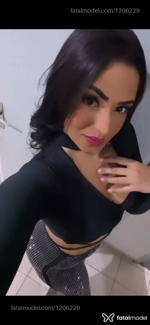 Acompanhante mulher morena (o) de olhos castanhos em Ubá - Iara Ally