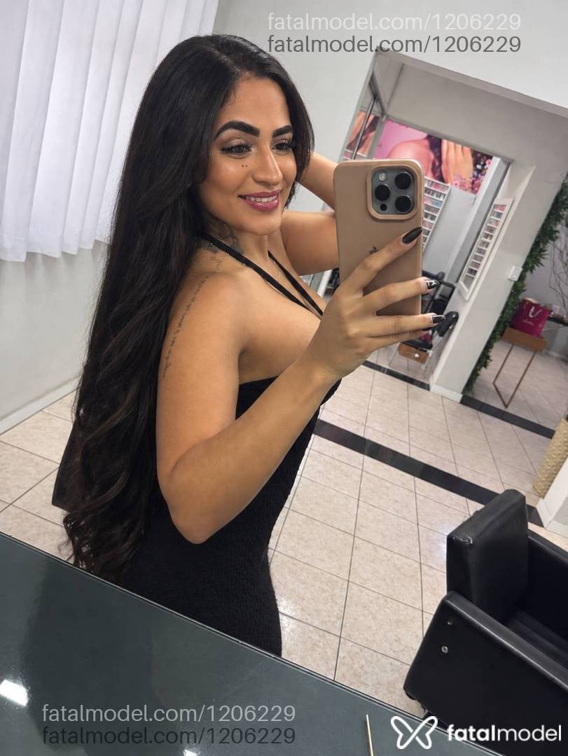 Acompanhante mulher morena (o) de olhos castanhos - Iara Ally