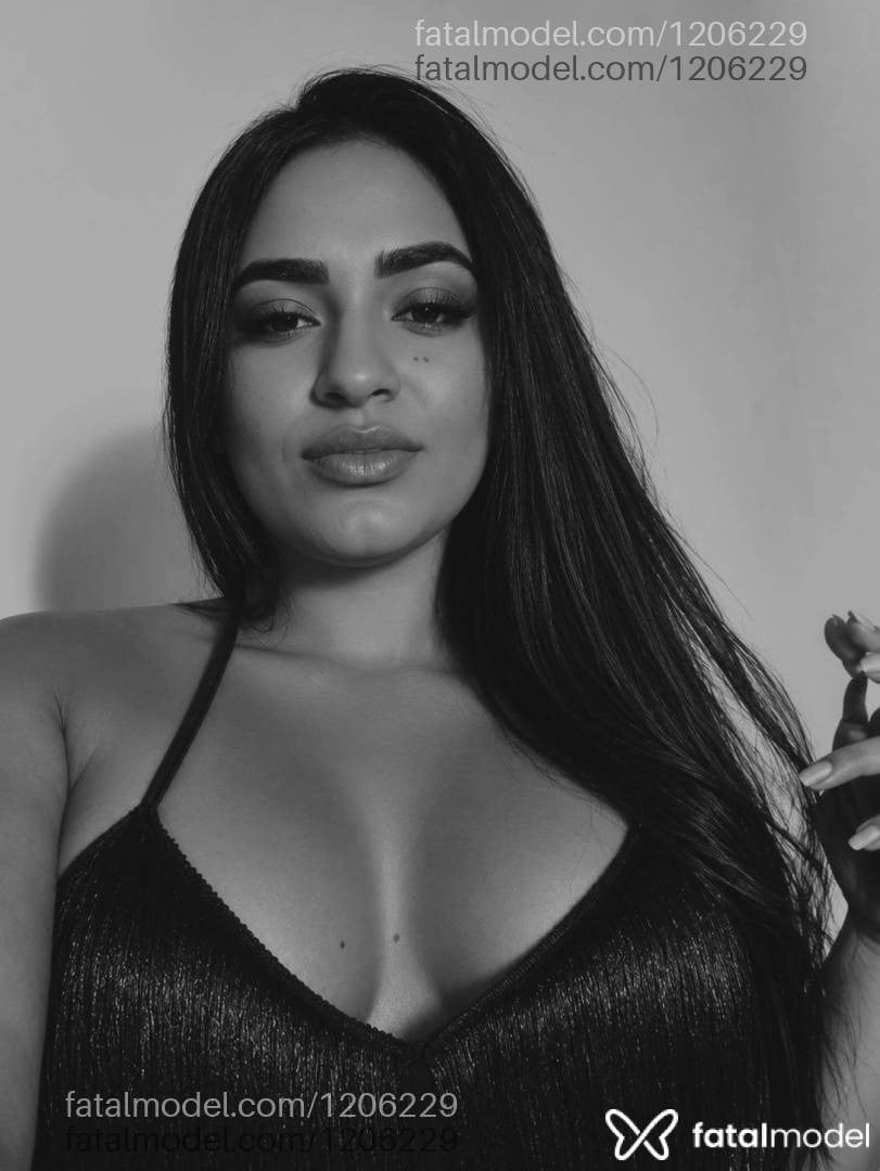 Acompanhante mulher morena (o) de olhos castanhos em Ubá - Iara Ally