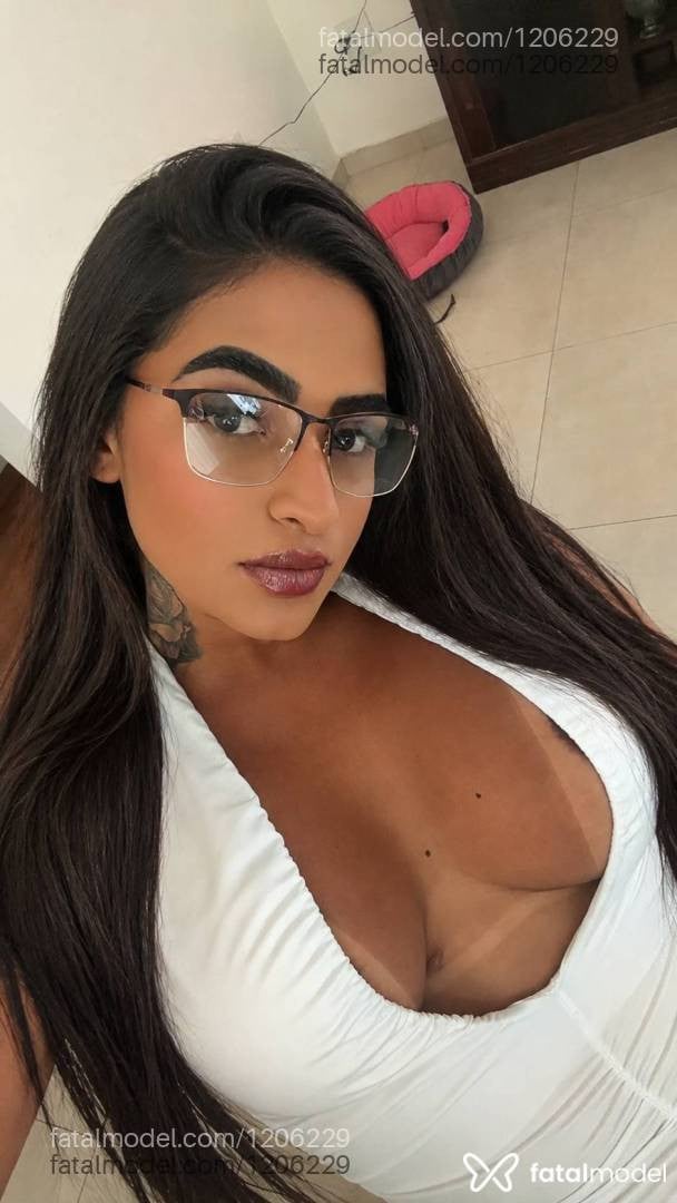Acompanhante mulher morena (o) de olhos castanhos - Iara Ally