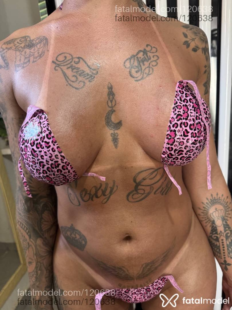 Acompanhante travesti com cabelo colorido de olhos mel - Nicolly Ferraz