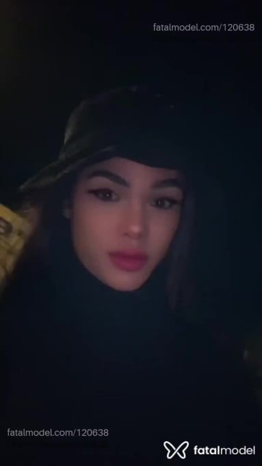 Acompanhante travesti com cabelo colorido de olhos mel - Nicolly Ferraz