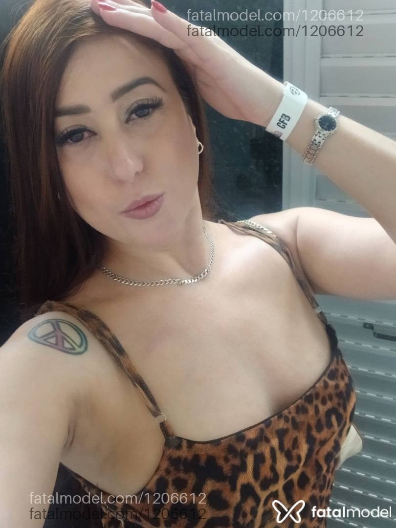 Acompanhante mulher ruiva (o) de olhos castanhos - Mari Mari