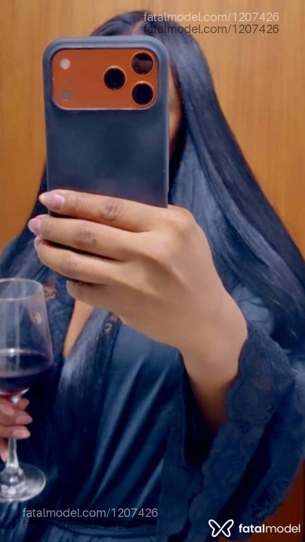 Acompanhante mulher morena (o) de olhos pretos - Poliana