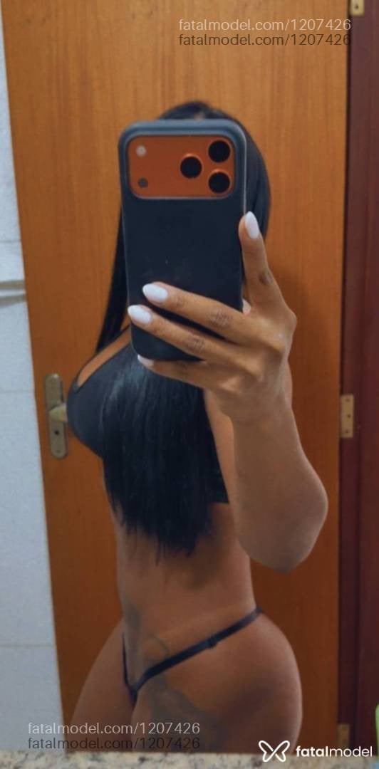 Acompanhante mulher morena (o) de olhos pretos - Poliana