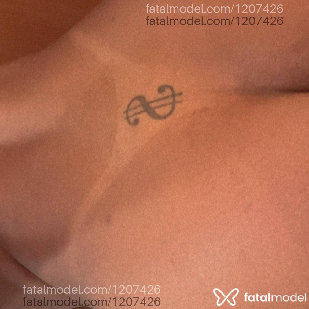 Acompanhante mulher morena (o) de olhos pretos - Poliana