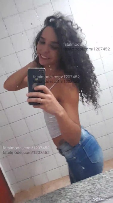 Acompanhante mulher trans com cabelo castanho de olhos castanhos em Caldas Novas - Valeskinha