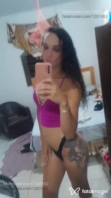 Acompanhante mulher trans com cabelo castanho de olhos castanhos em Caldas Novas - Valeskinha