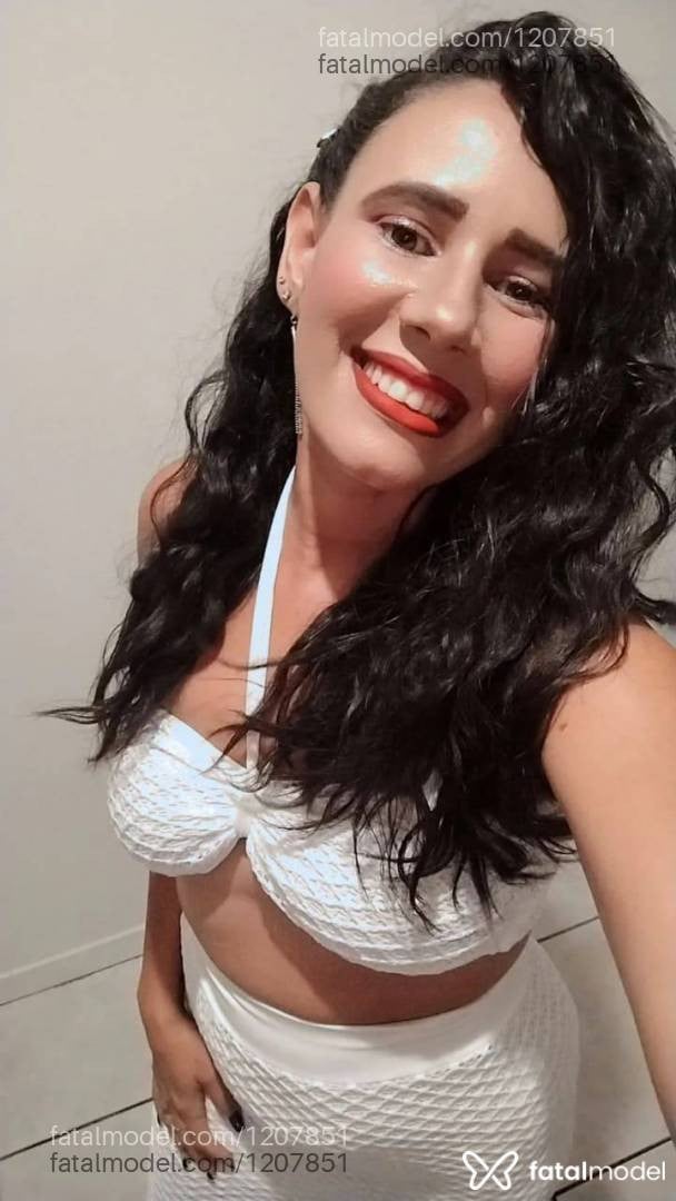 Acompanhante mulher com cabelo castanho de olhos mel em Navegantes - THALÍA