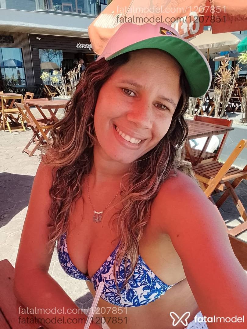 Acompanhante mulher com cabelo castanho de olhos mel - THALÍA