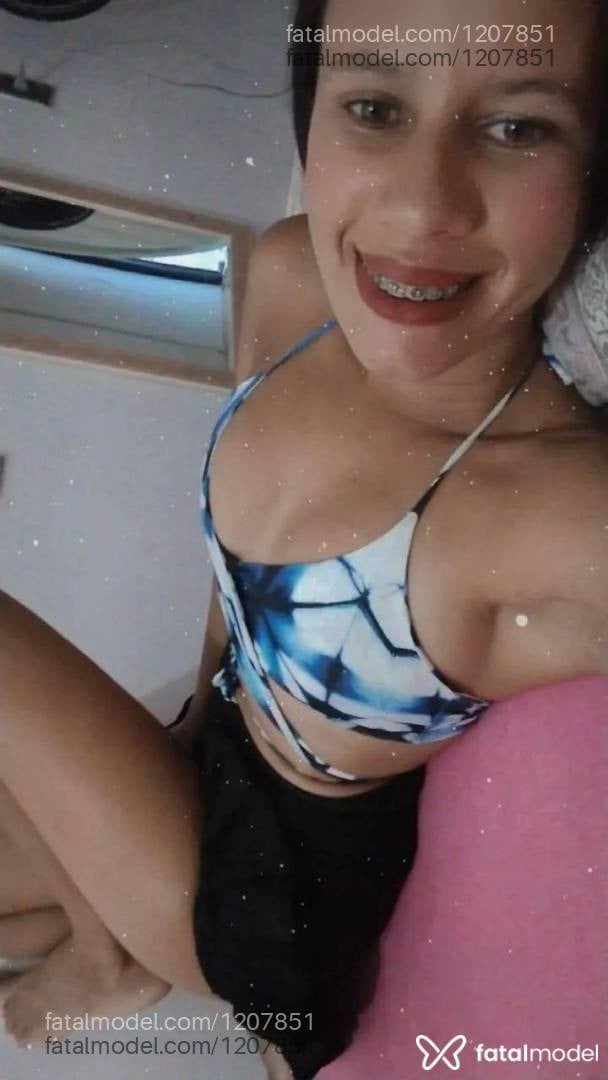 Acompanhante mulher com cabelo castanho de olhos mel em Navegantes - THALÍA