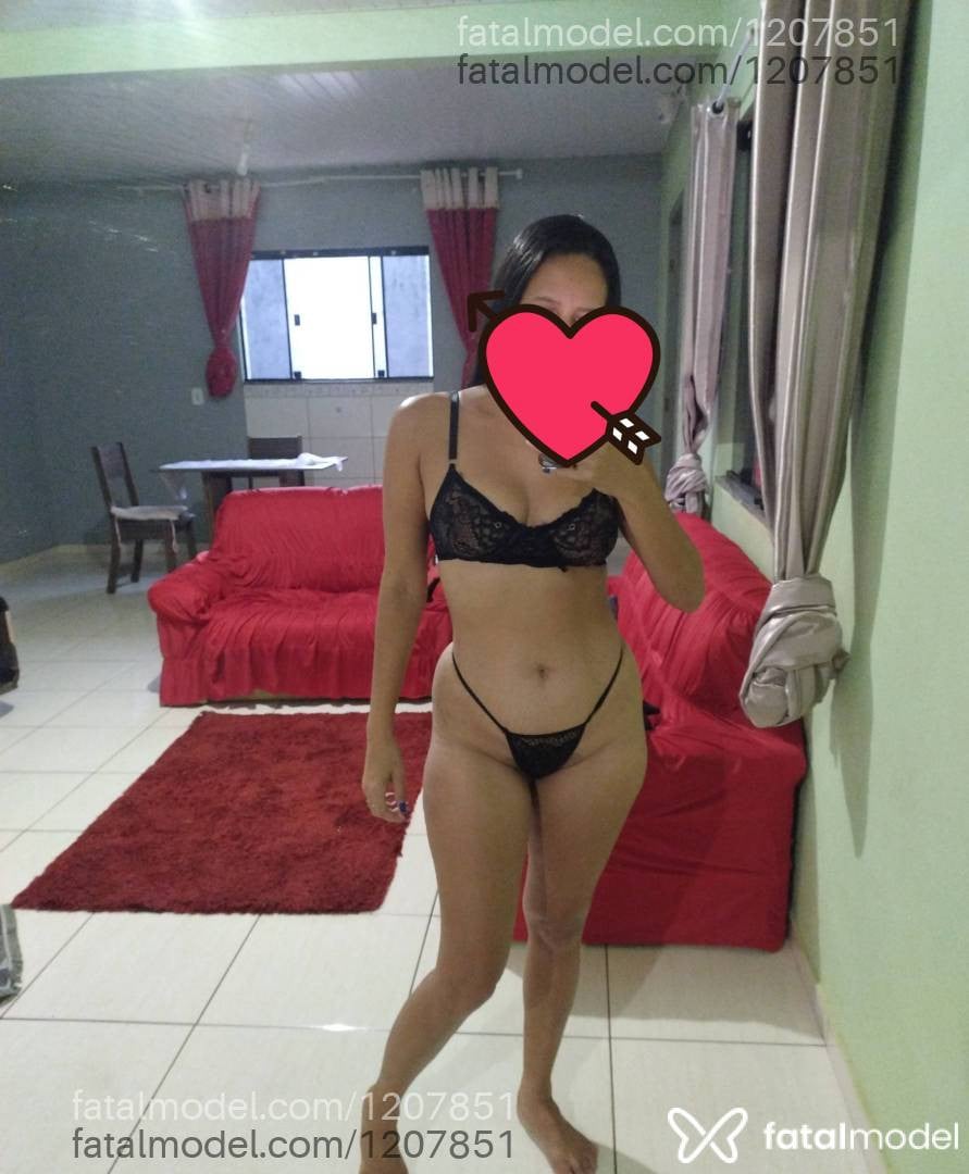 Acompanhante mulher com cabelo castanho de olhos mel em Navegantes - THALÍA