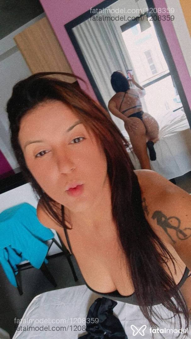 Acompanhante mulher com cabelo castanho de olhos castanhos - Cris Amaral