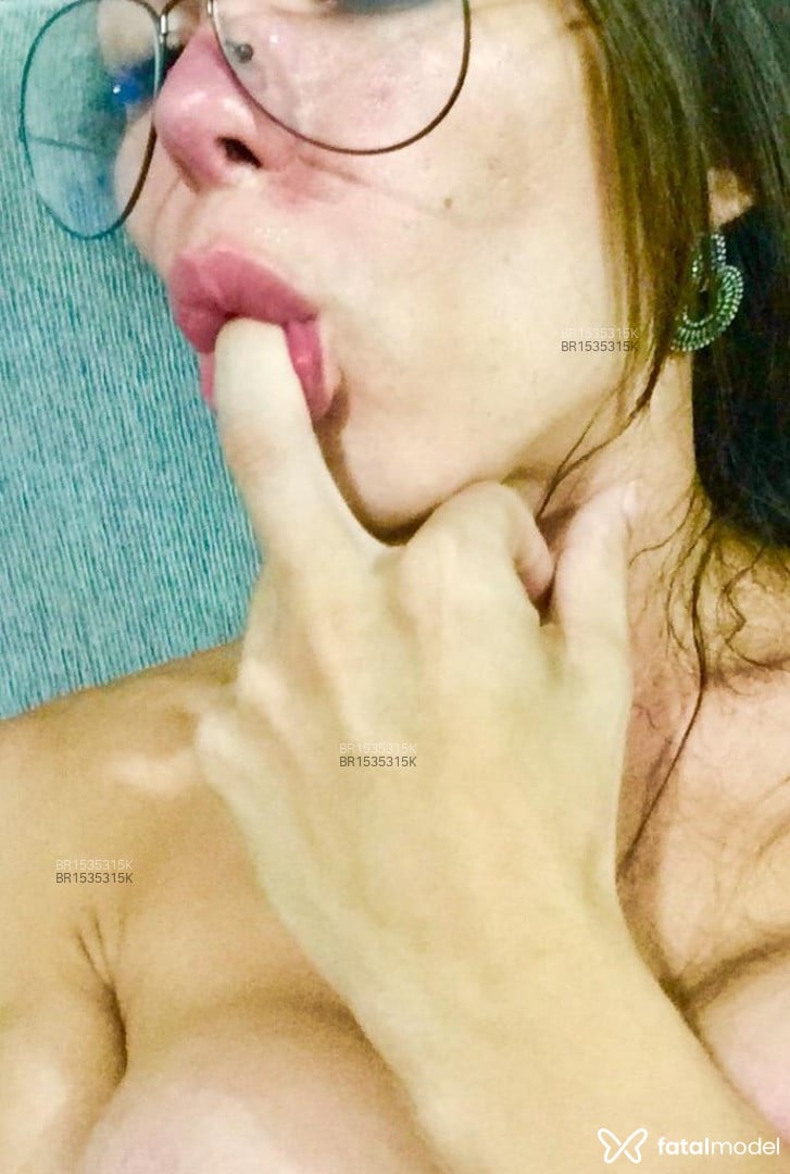 Acompanhante mulher trans loira (o) de olhos castanhos em Blumenau Acompanhante mulher trans loira (o) de olhos castanhos em Blumenau - MelLove