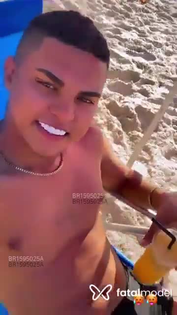 Acompanhante homem morena (o) de olhos castanhos em Joinville - Erick Felipe