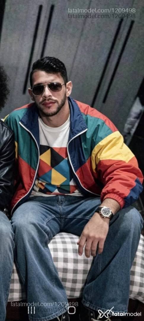 Acompanhante homem com cabelo castanho de olhos castanhos - Henrique