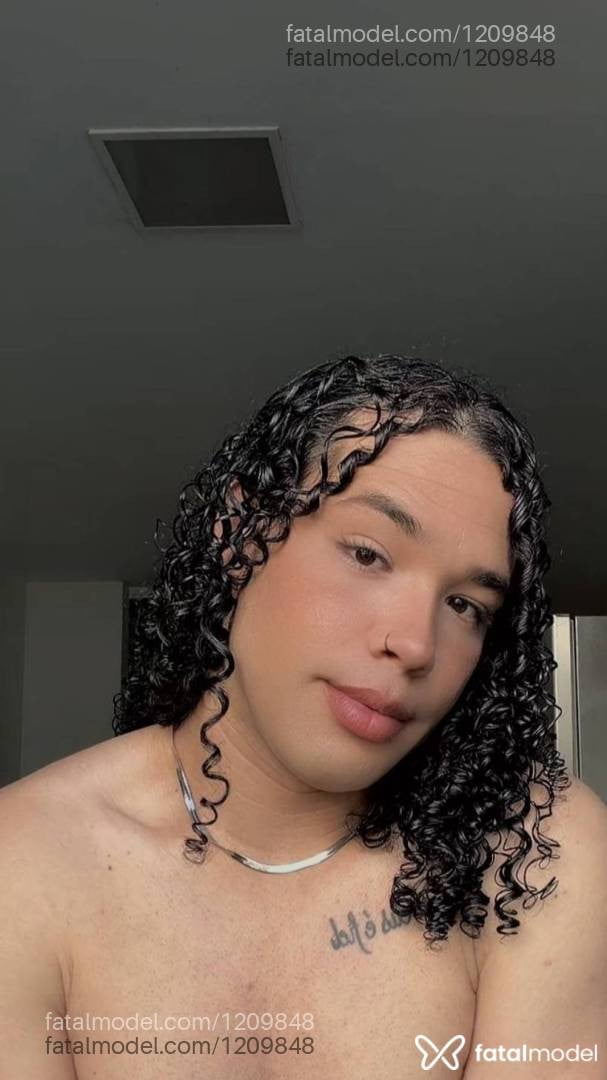 Acompanhante mulher trans morena (o) de olhos mel em Colatina - Kyarah Wendi