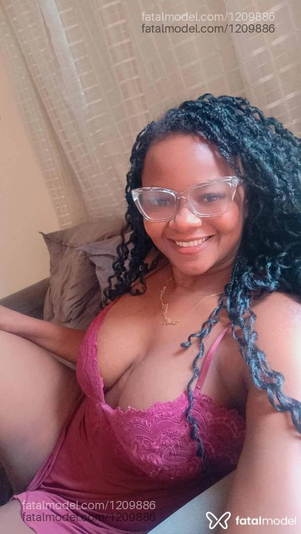 Acompanhante mulher morena (o) de olhos pretos - Pérola Negra