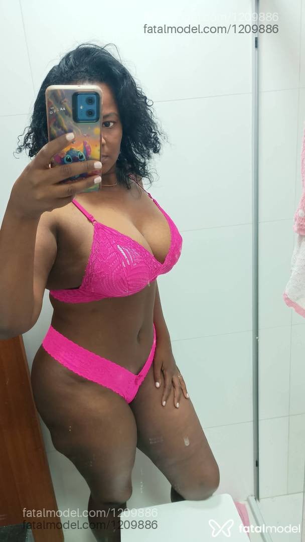 Acompanhante mulher morena (o) de olhos pretos - Pérola Negra