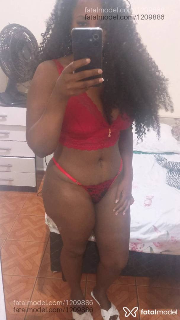 Acompanhante mulher morena (o) de olhos pretos - Pérola Negra