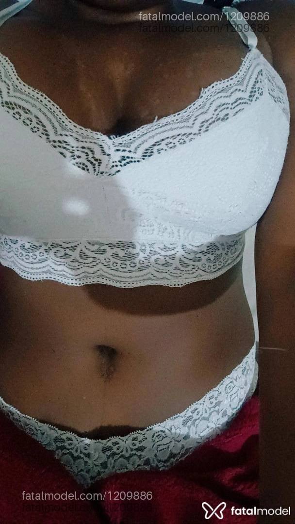 Acompanhante mulher morena (o) de olhos pretos - Pérola Negra