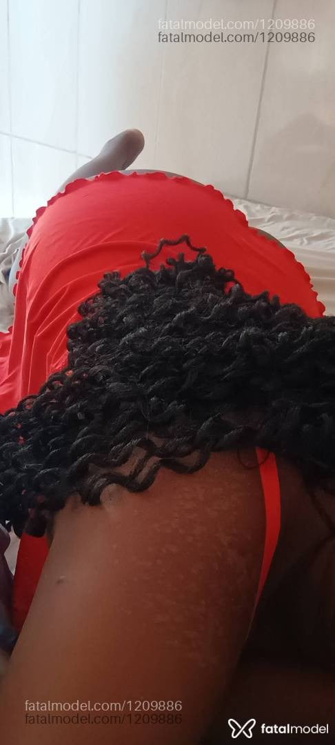 Acompanhante mulher morena (o) de olhos pretos - Pérola Negra