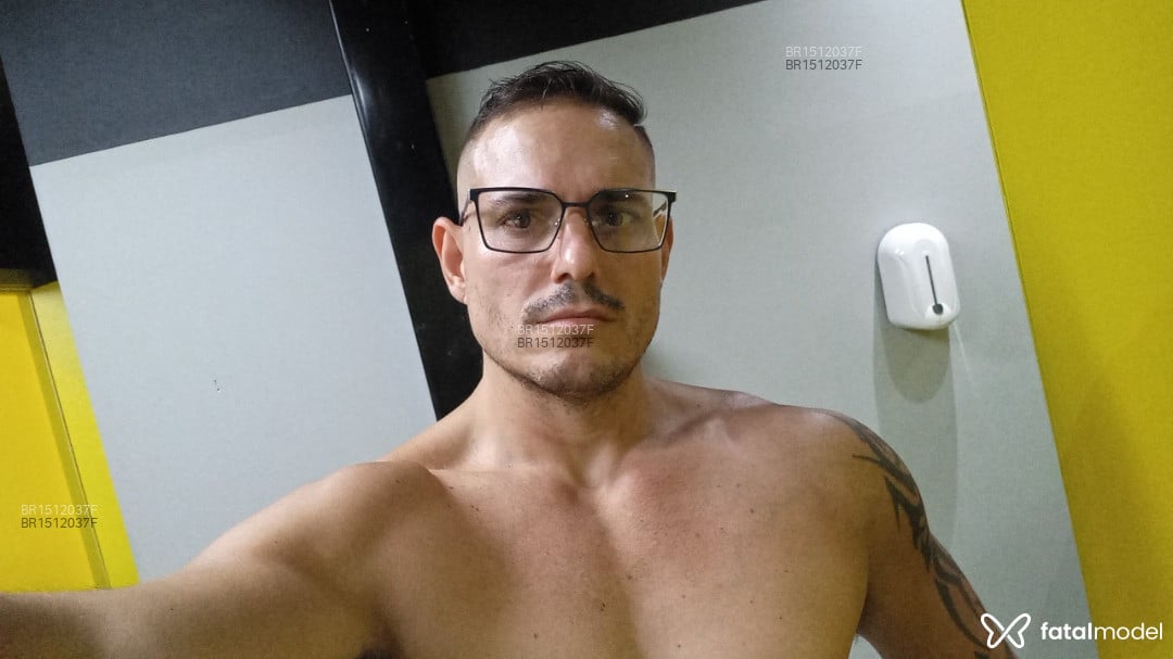Acompanhante homem morena (o) de olhos castanhos em Passo Fundo - Willian