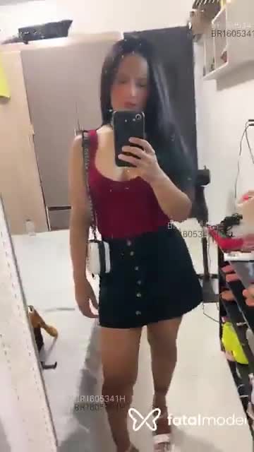 Acompanhante mulher morena (o) de olhos castanhos em Virtual Acompanhante mulher morena (o) de olhos castanhos em Virtual - Marina
