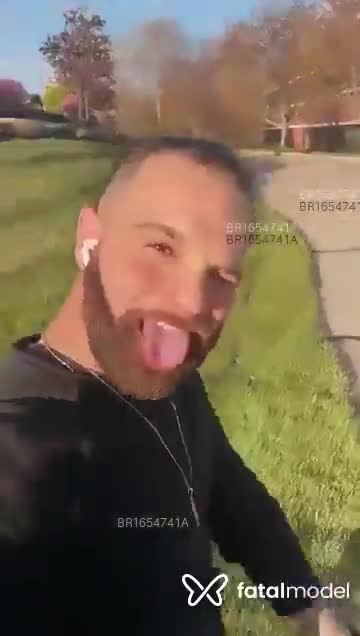 Acompanhante homem sem cabelo de olhos castanhos em Taubaté - Bryan Ruivo