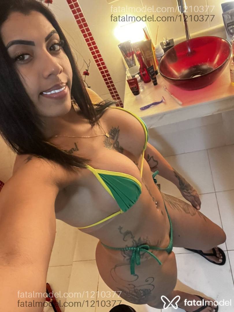 Acompanhante mulher trans morena (o) de olhos castanhos - Jhully Alves