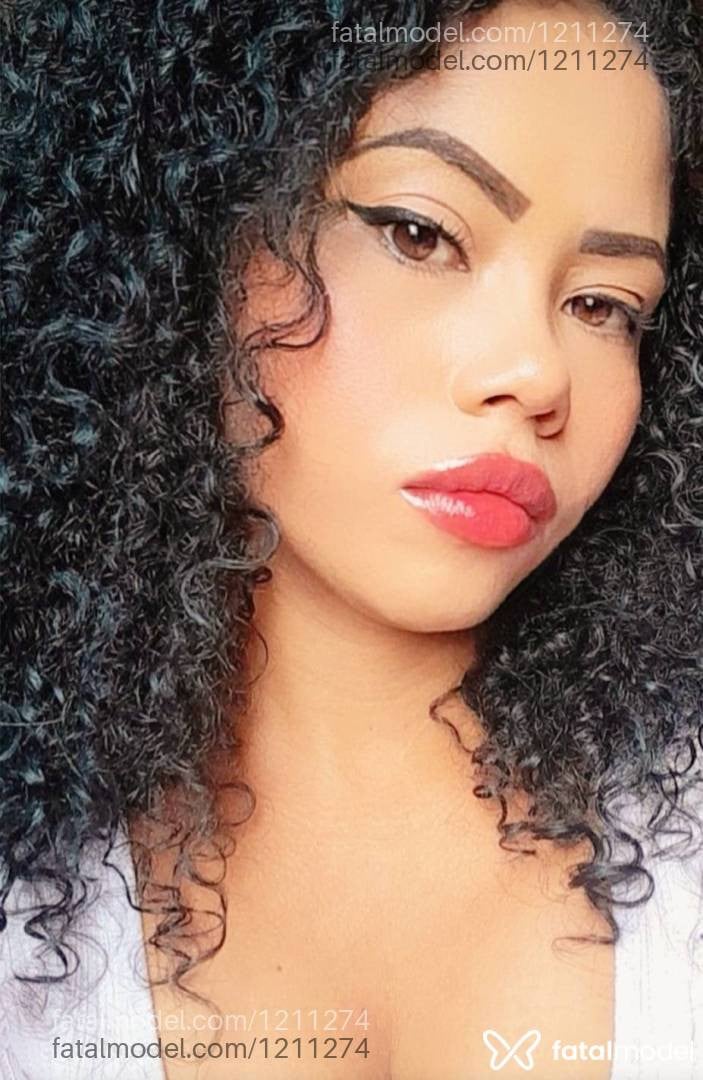 Acompanhante mulher com cabelo castanho de olhos castanhos em São Luís de Montes Belos - Caxinhoss