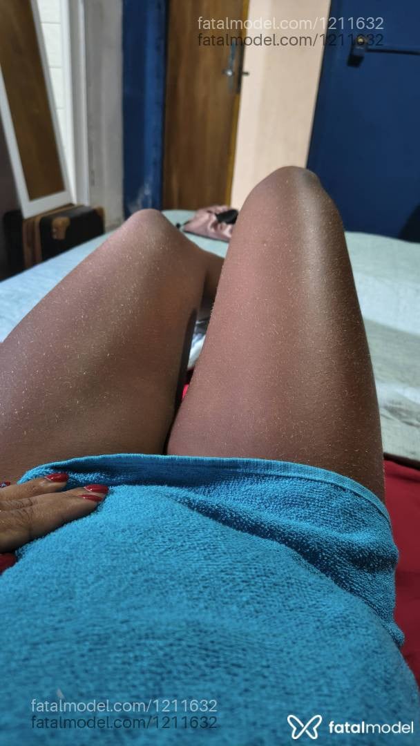 Acompanhante mulher loira (o) de olhos castanhos - Nick Soares