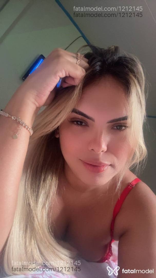 Acompanhante mulher loira (o) de olhos castanhos - Bella