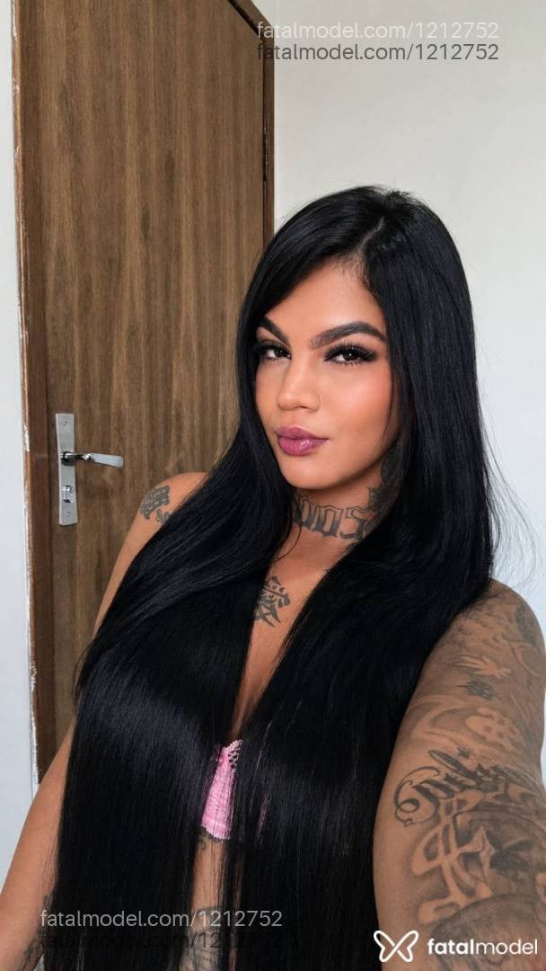 Acompanhante mulher morena (o) de olhos pretos - Tainá Sanchez