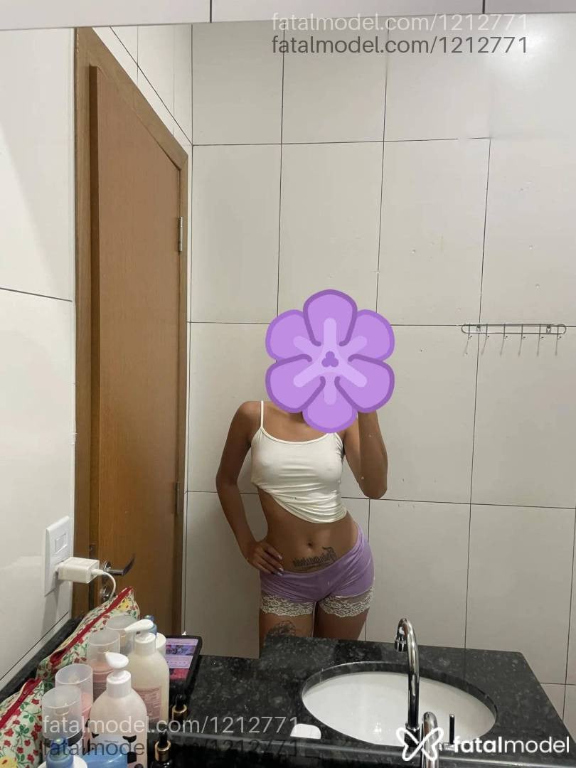 Acompanhante mulher com cabelo castanho de olhos castanhos - Janaina