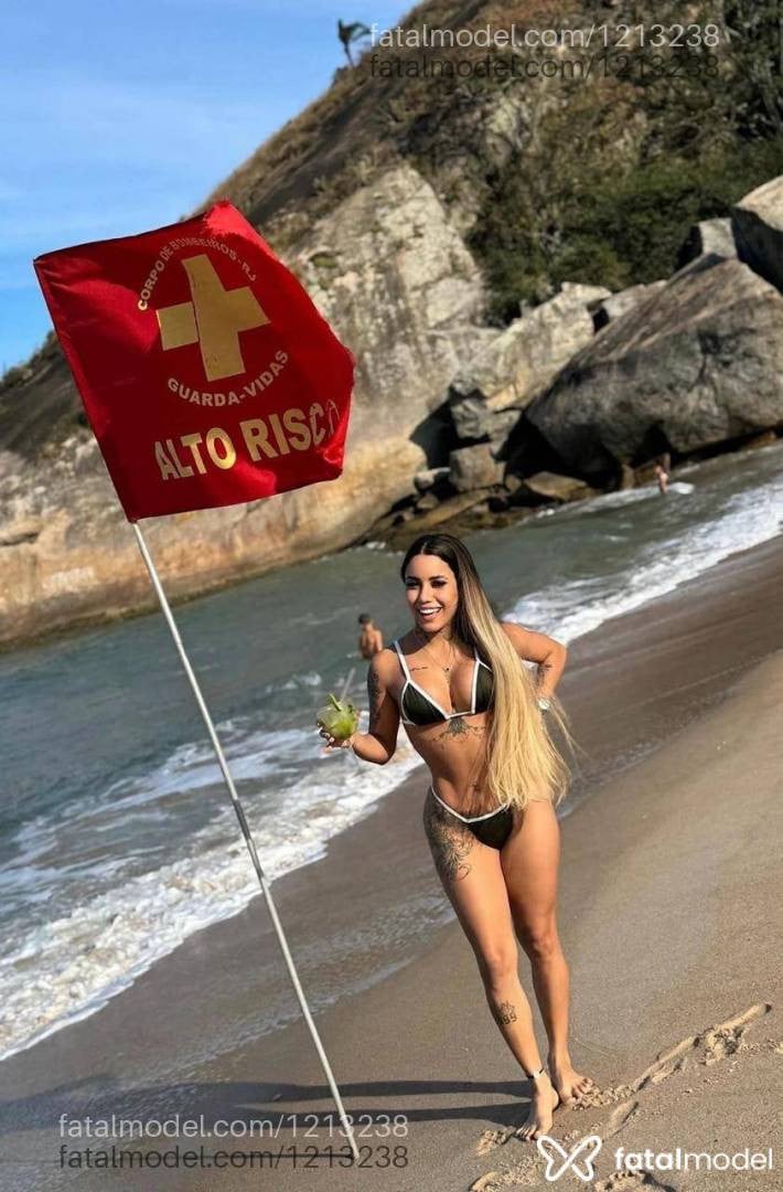 Acompanhante mulher loira (o) de olhos mel em Ubá - Júlia Garcia