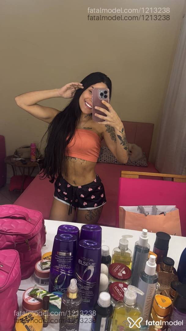 Acompanhante mulher loira (o) de olhos mel - Júlia Garcia