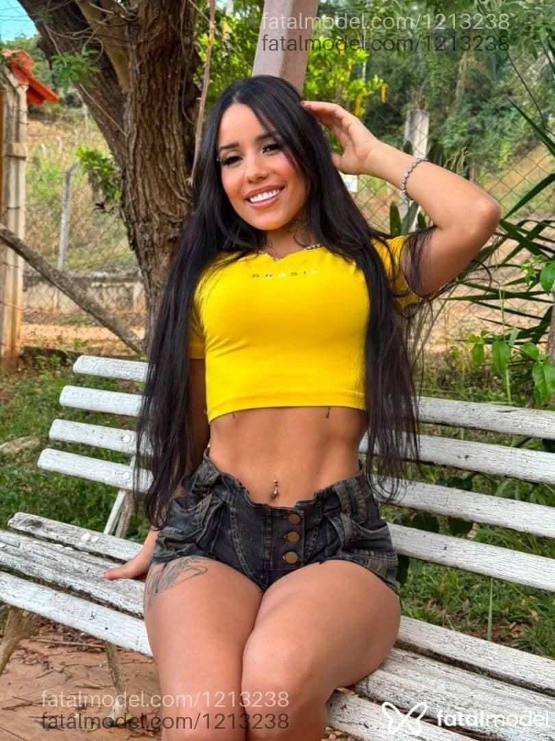 Acompanhante mulher loira (o) de olhos mel - Júlia Garcia