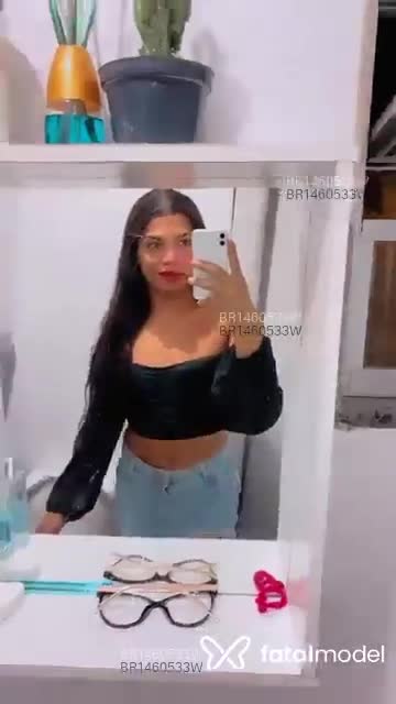 Acompanhante travesti com cabelo castanho de olhos castanhos em Caraguatatuba Acompanhante travesti com cabelo castanho de olhos castanhos em Caraguatatuba - Bruninha