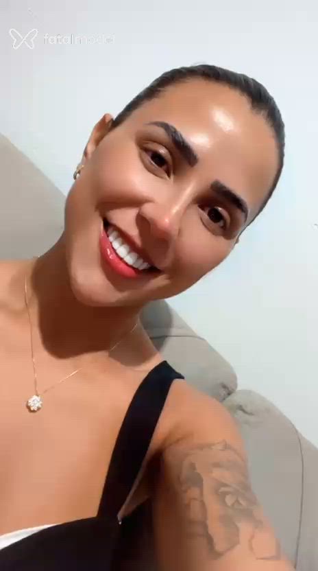 Acompanhante mulher morena (o) de olhos castanhos - Letícia Trindade Acompanhante mulher morena (o) de olhos castanhos - Letícia Trindade