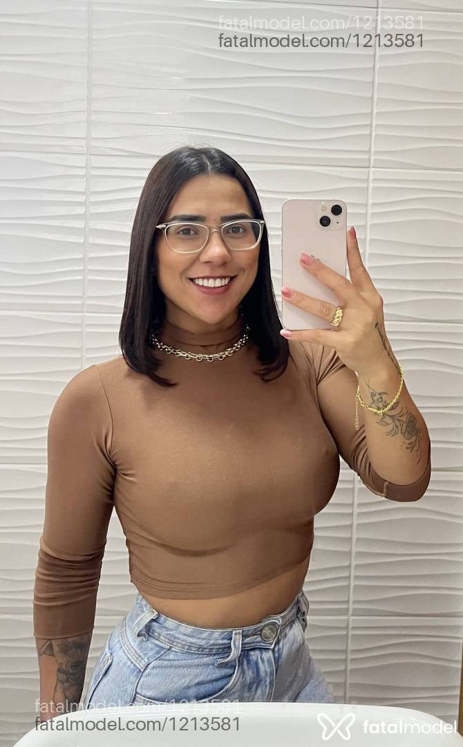 Acompanhante mulher morena (o) de olhos castanhos - Letícia Trindade