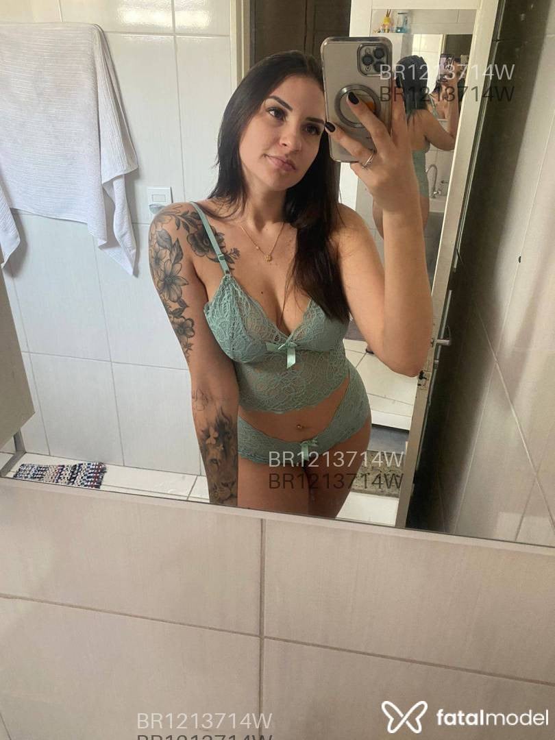 Acompanhante mulher com cabelo castanho de olhos castanhos em Goiânia - Lívia Fernandes