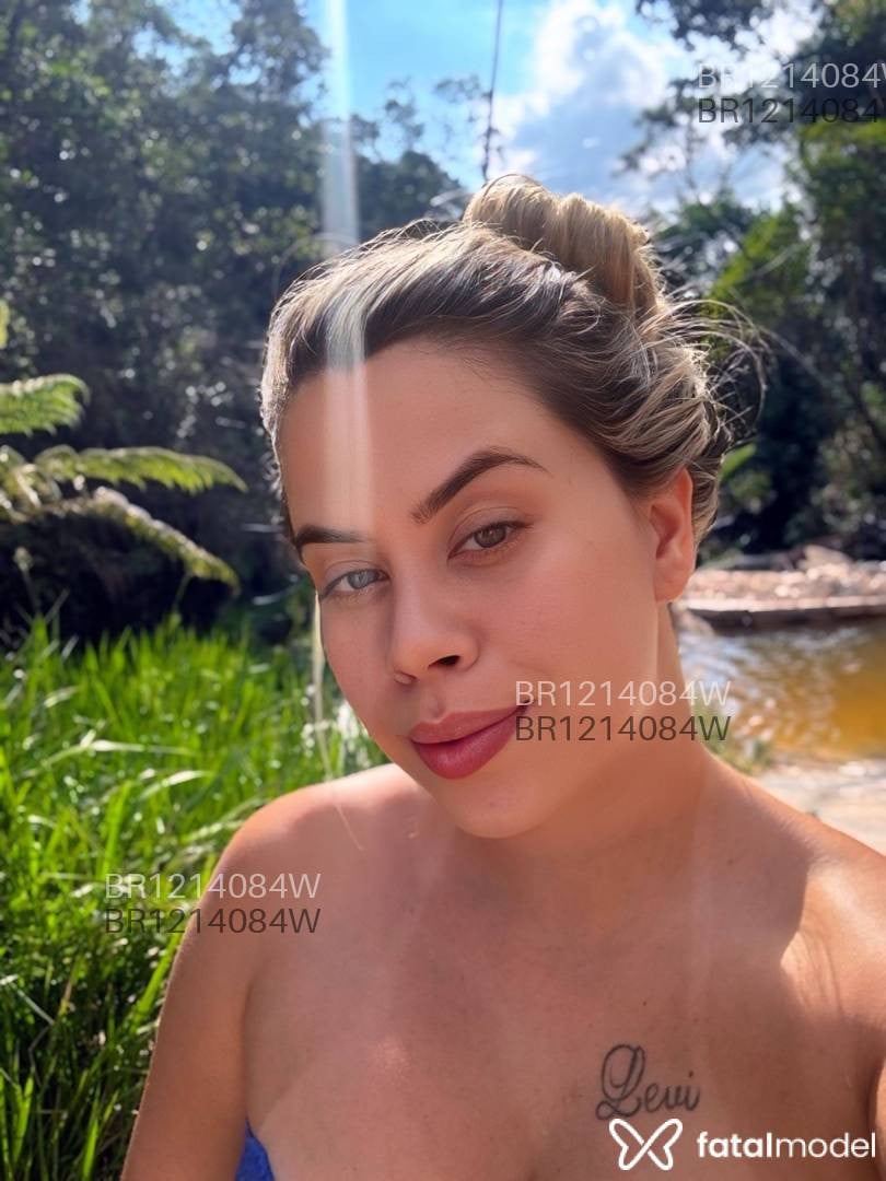 Acompanhante mulher loira (o) de olhos verdes em Divinópolis - Babi Ferrari